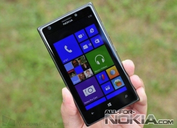 Nokia Lumia 925 и уникальный кнопочный телефон